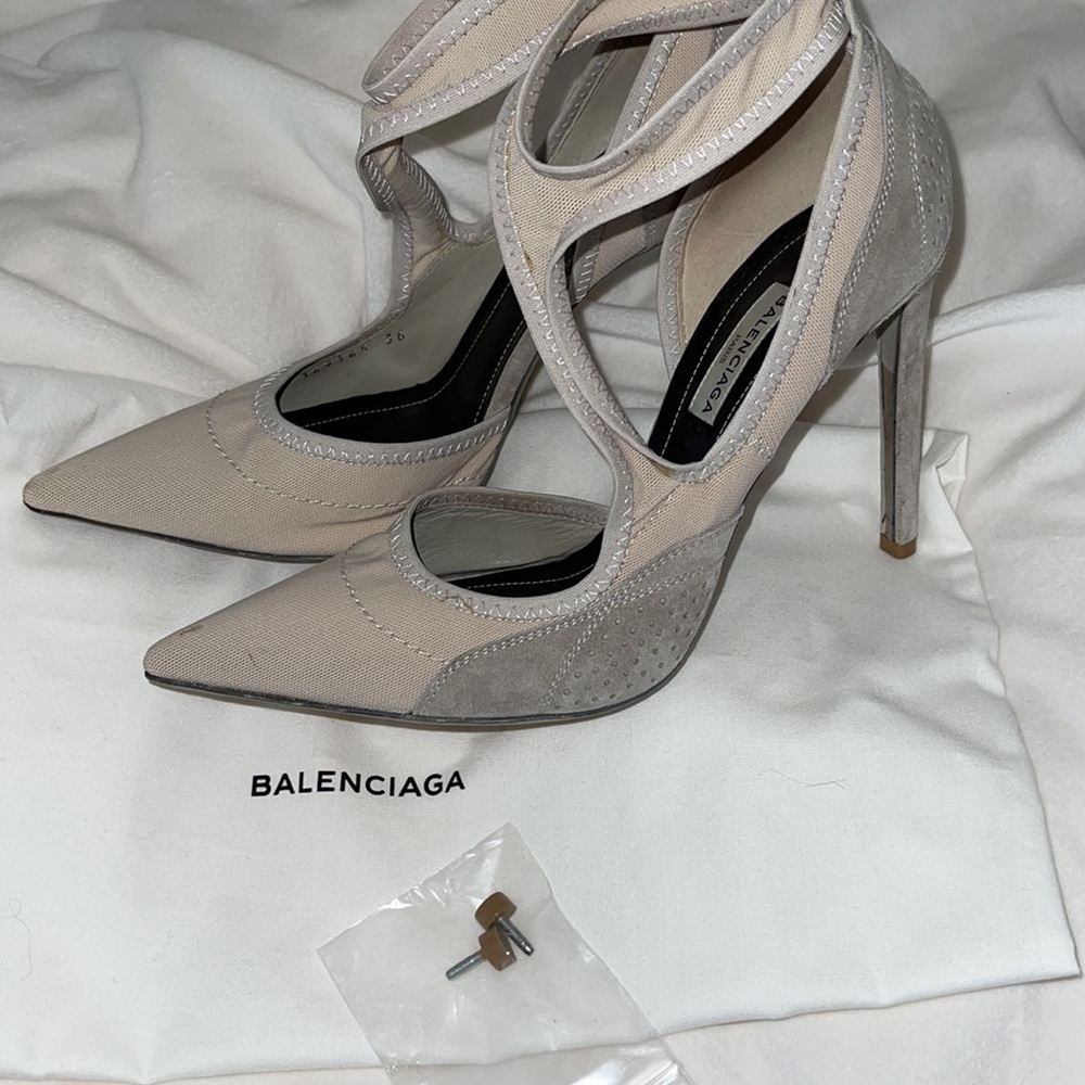 Balenciaga nude dual material heels! Seen on Kim K - Picture 6 of 10